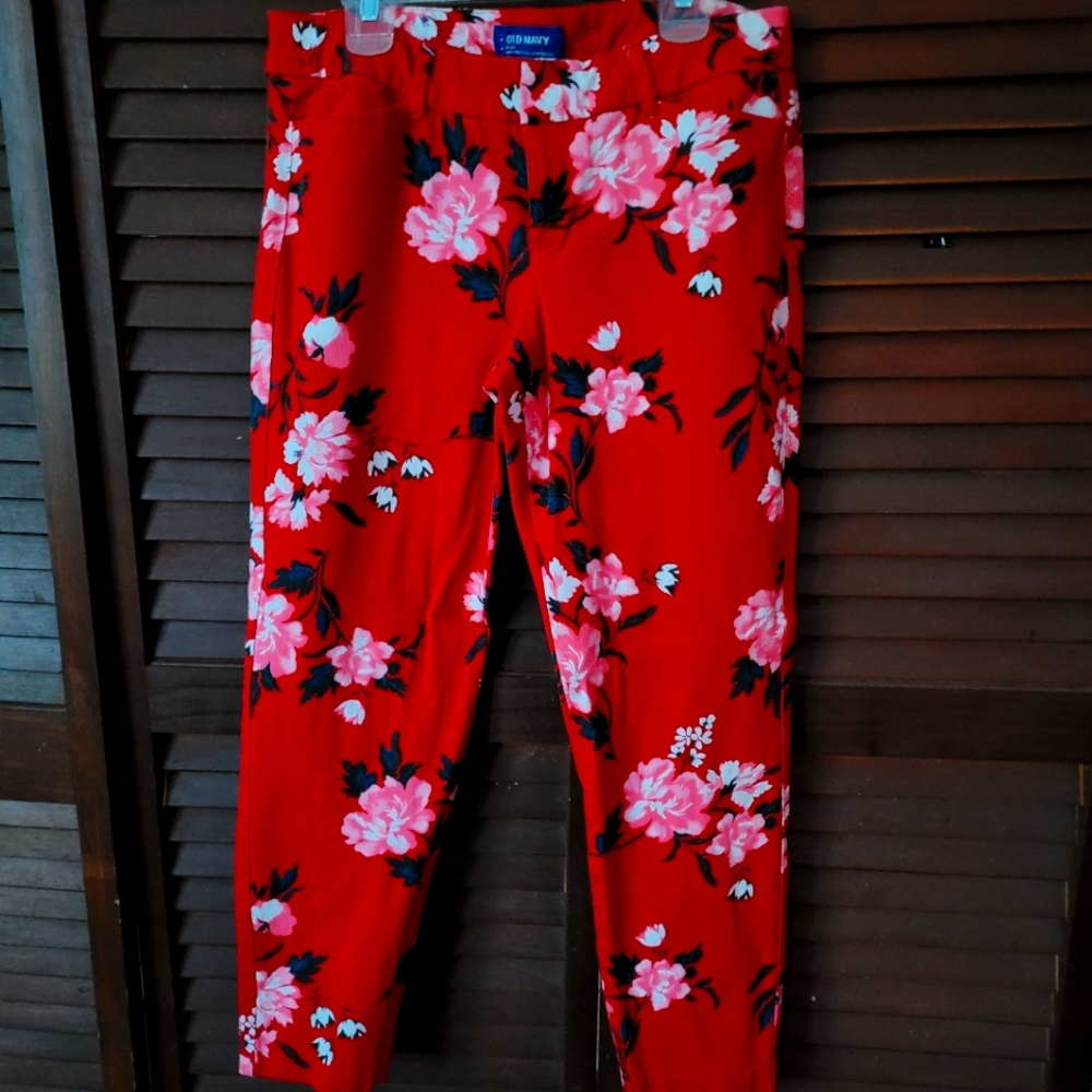 Old Navy Red Floral Pixie Mid-Rise Ankle pants